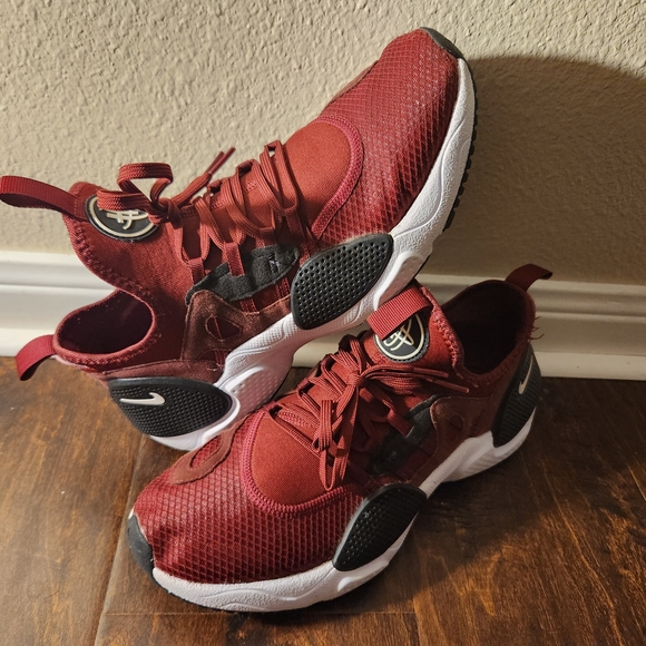 Nike - Picture 2 of 6